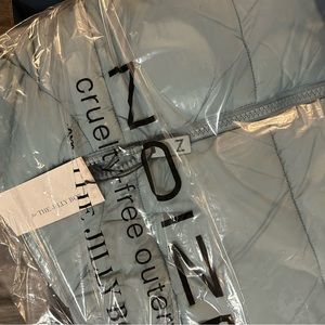 Brand new- Winter Jilly Box 2023 winter puffer jacket by Noize size large